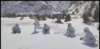 in the snow capped mountains of himachal itbp troopers played this wonderful childhood game watch the video - Trishul News Gujarati