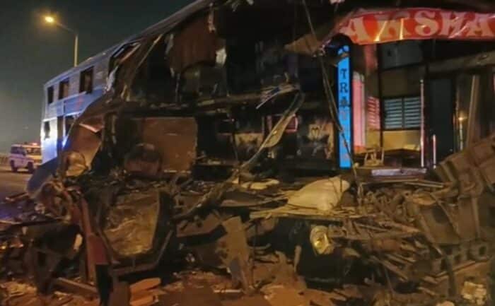 vadodara kapurai national highway private bus and truck accident 6 death1 - Trishul News Gujarati 6 people died, accident, Kapurai Chowk, vadodara, VADODARA ACCIDENT