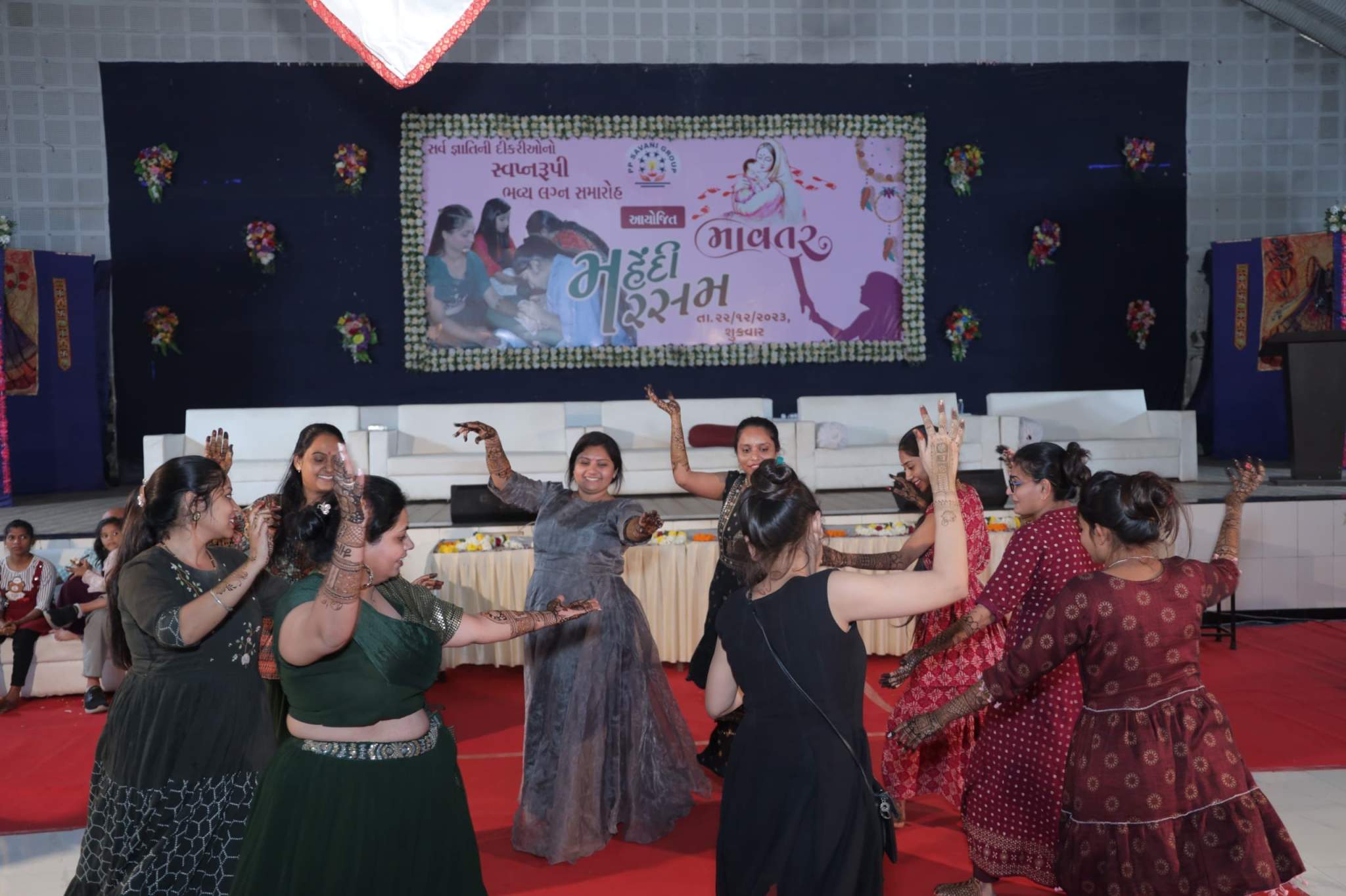 More than 5000 brides get mehendi in the hands of Mavtar' wedding festival